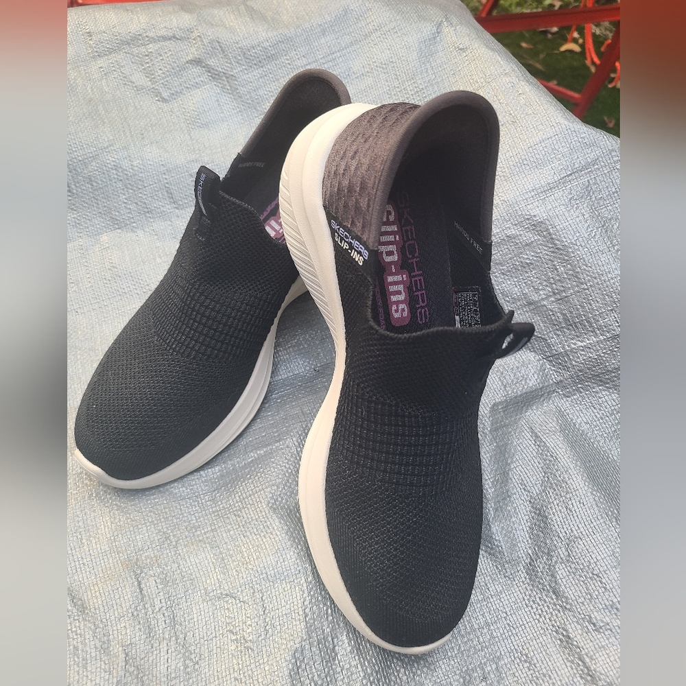Woman sneakers.